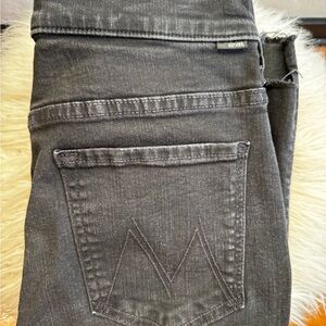 MOTHER The Insider Crop Step Fray in Black